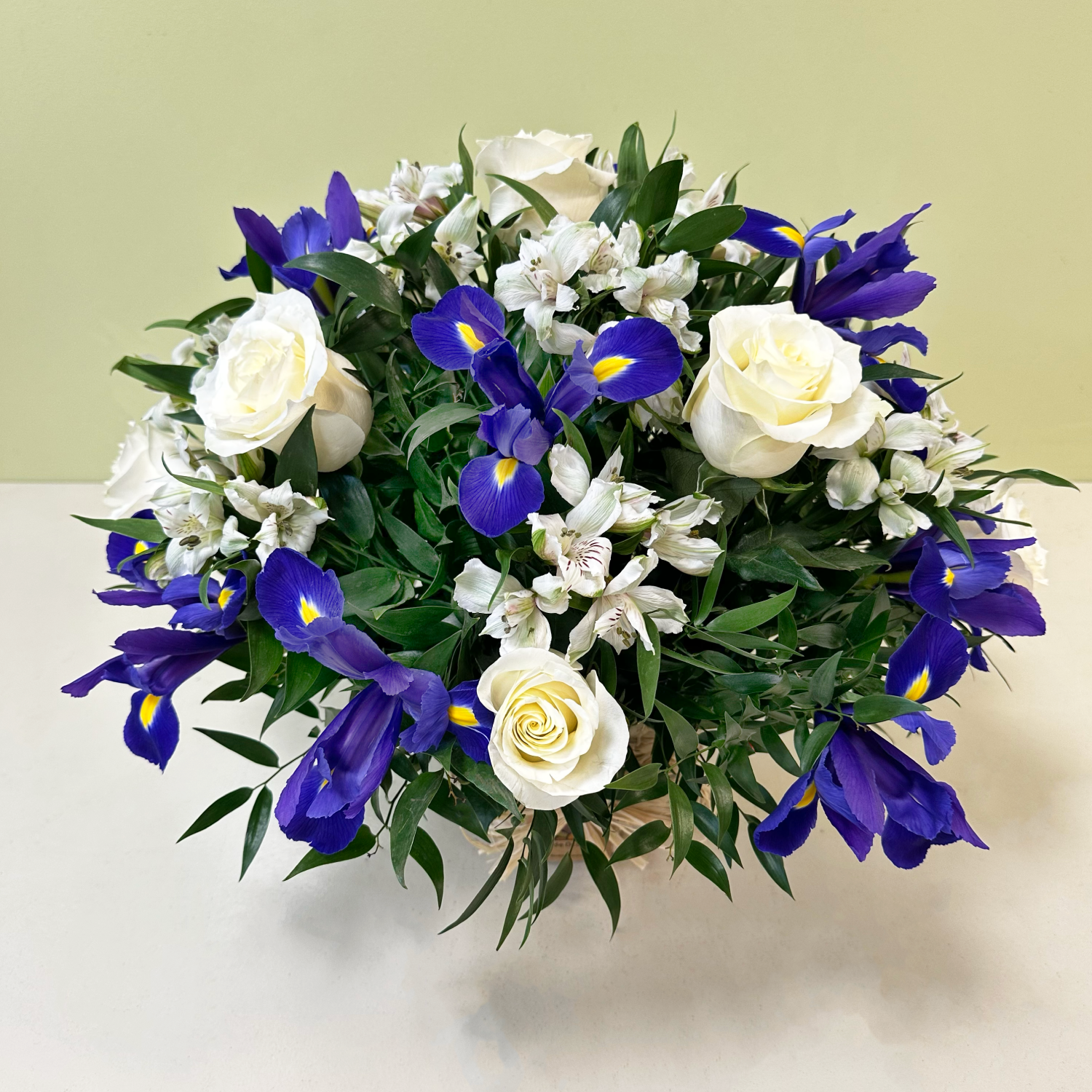 Canasto Rosas & Iris | Invierno