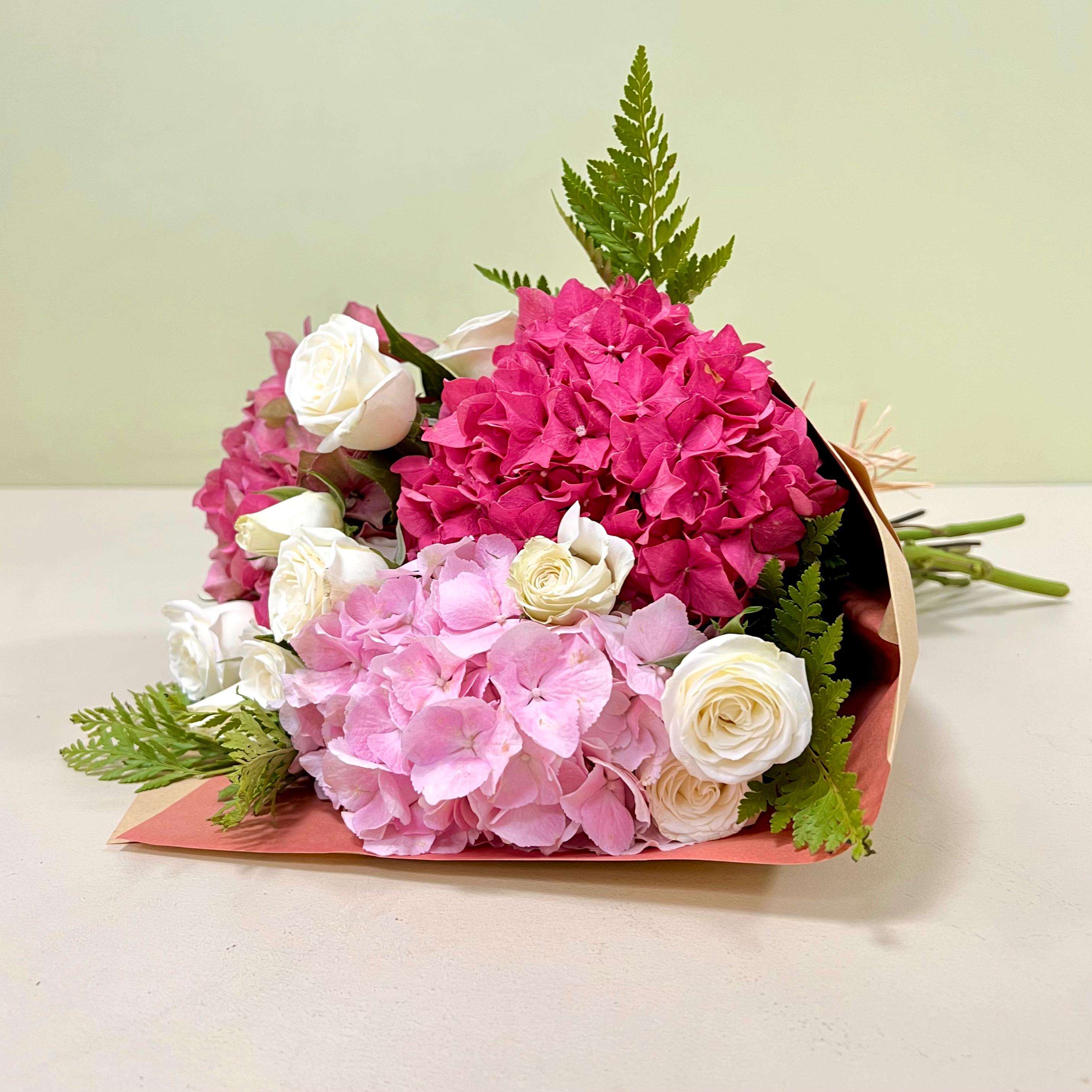 Hortensias & Mini Rosa Blanca