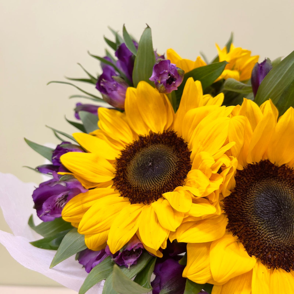 Girasoles y Alstroemerias Moradas RDS