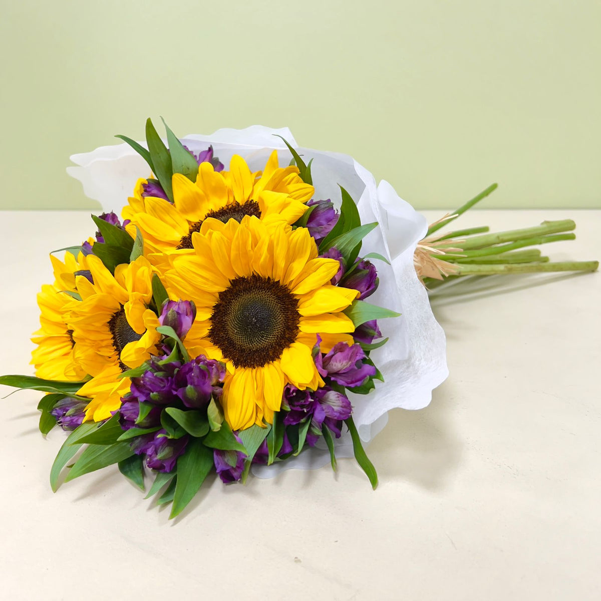 Girasoles y Alstroemerias Moradas RDS
