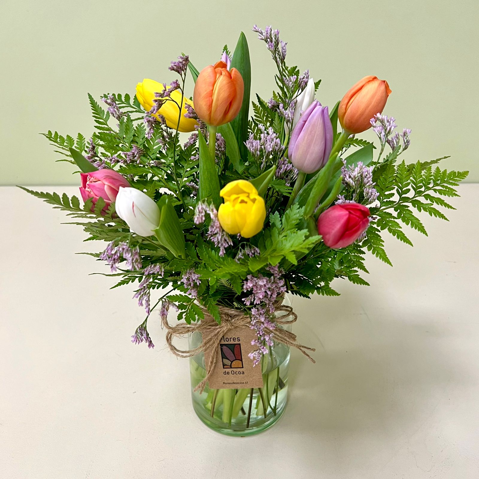 Tulipanes & Limonium en Florero DCTO