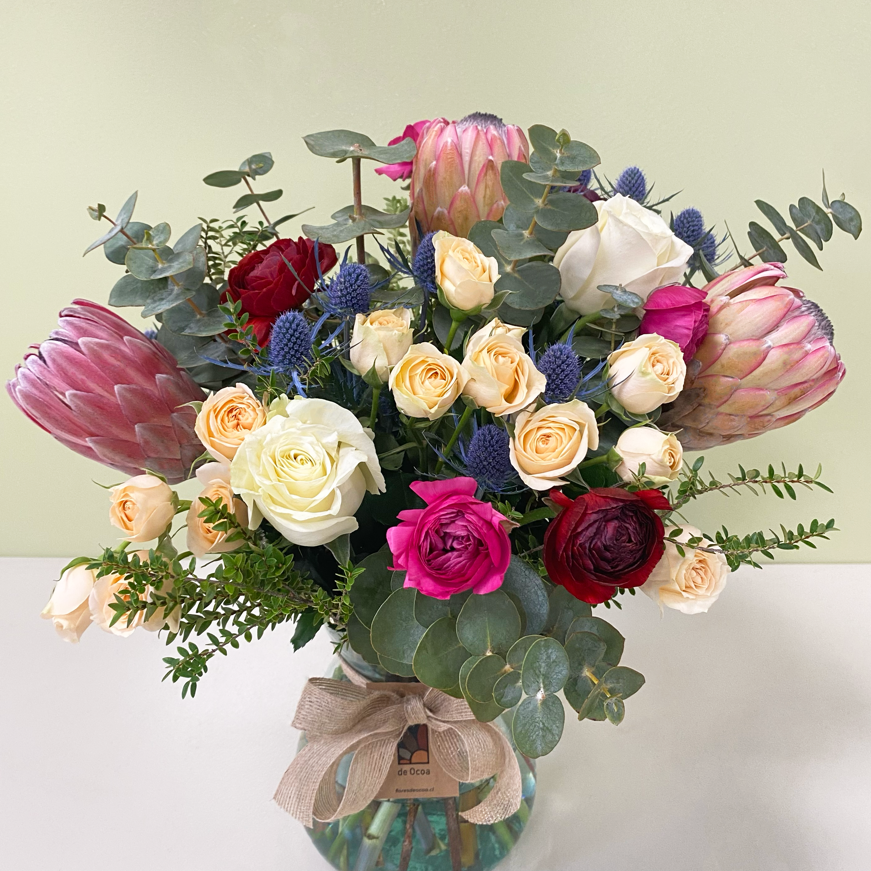 Florero Proteas & Ranúnculos