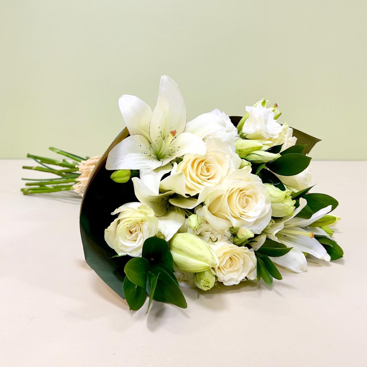 Ramo Lisianthus & Lilium Blancos