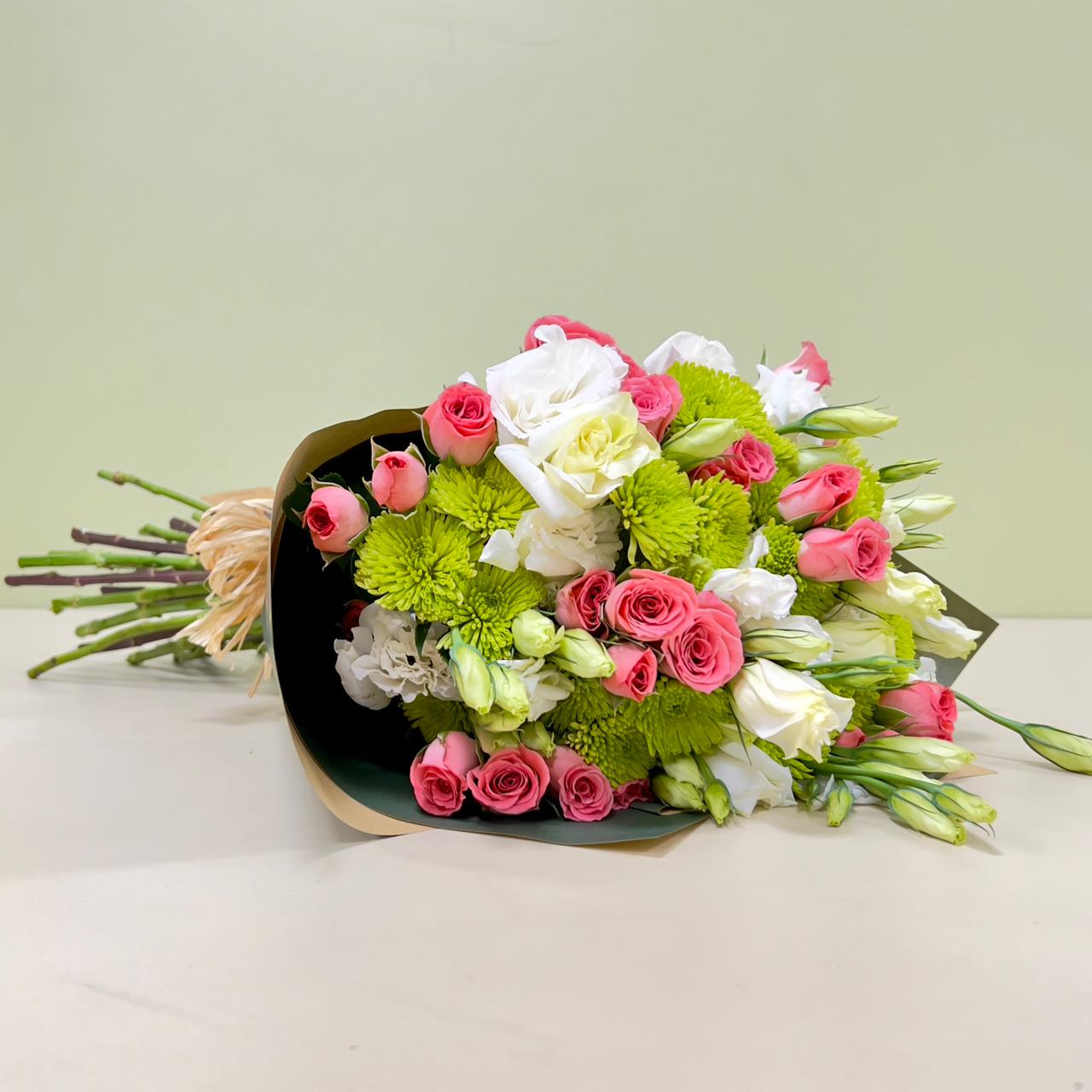 Ramo Lisianthus & Mini Rosa Rosada