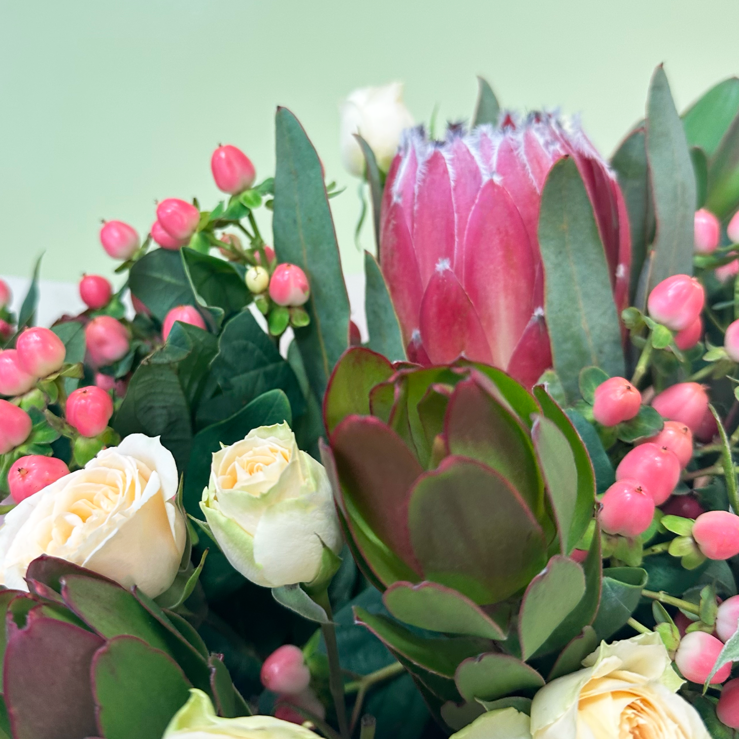 Ramo Protea & Mini rosas+Chocolate
