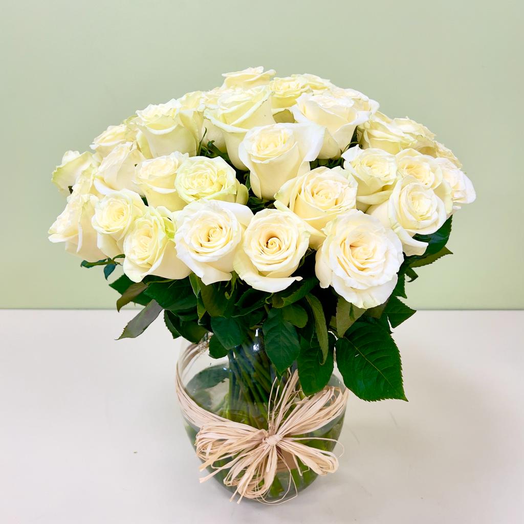 Arreglo XL 50 Rosas Blancas en Florero