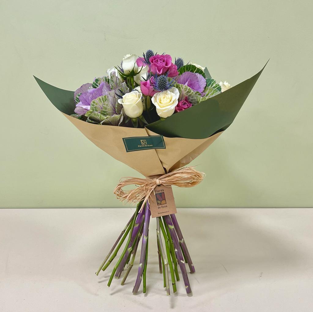 Ramo de Brassica con Mini Rosas