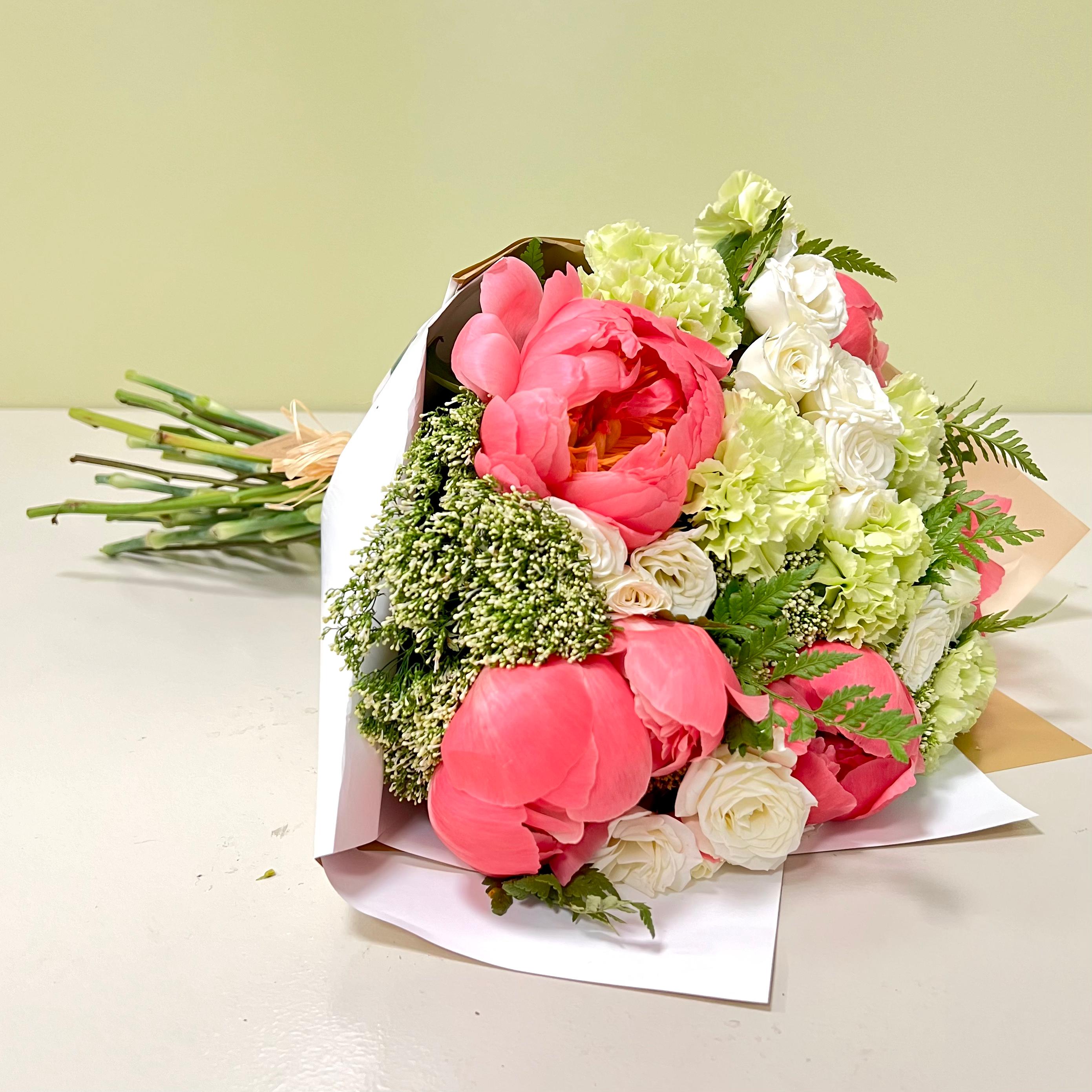Ramo de Peonías & Trachelium Blanco