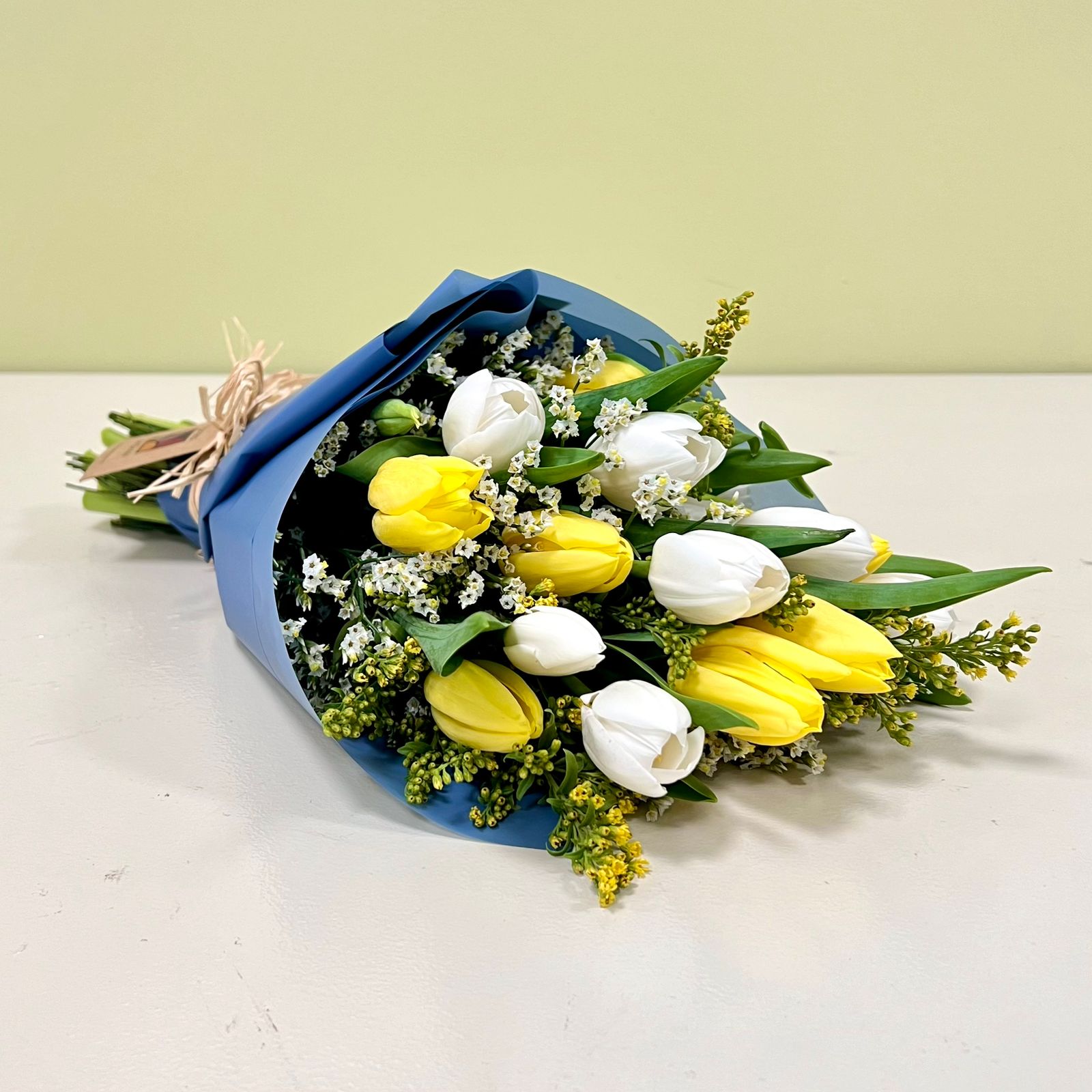 14 tulipanes & Solidago